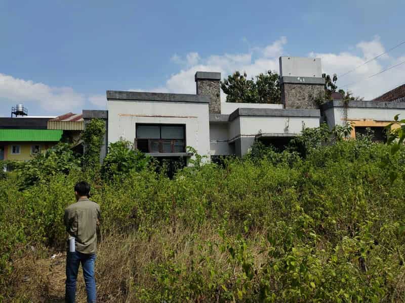 Sewa Aset Ruang Terbuka Dinas Perkebunan, Kota Malang, Jl. Raya Tlogomas.